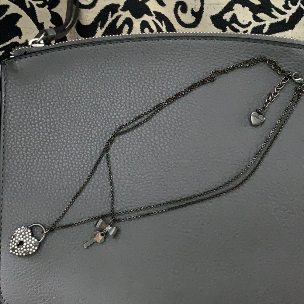 Betsey Johnson Necklace〰️
